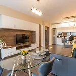 Modern Downtown Apartmán Kluž