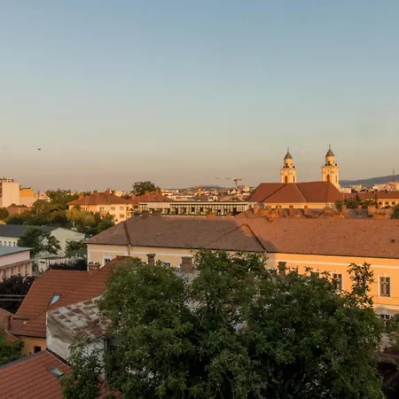Modern Downtown Apartmán Kluž