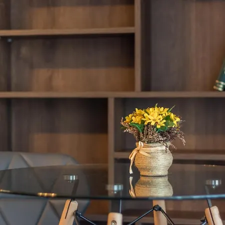 Modern Downtown アパート